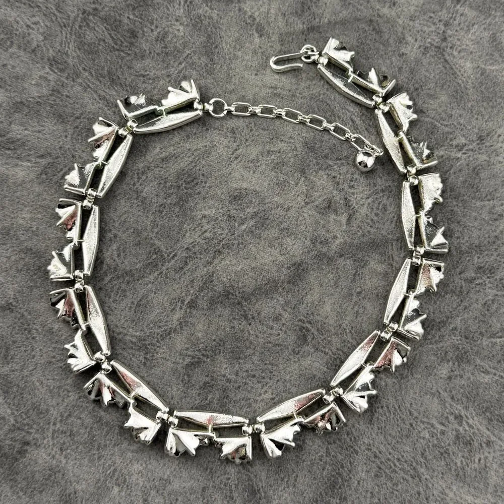 Vintage Trifari Modernist Silver Tone Chocker Necklace Leaf Fan Pod Ribbon 14